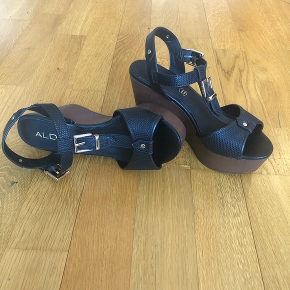 Sandals - Picture 2 of 6